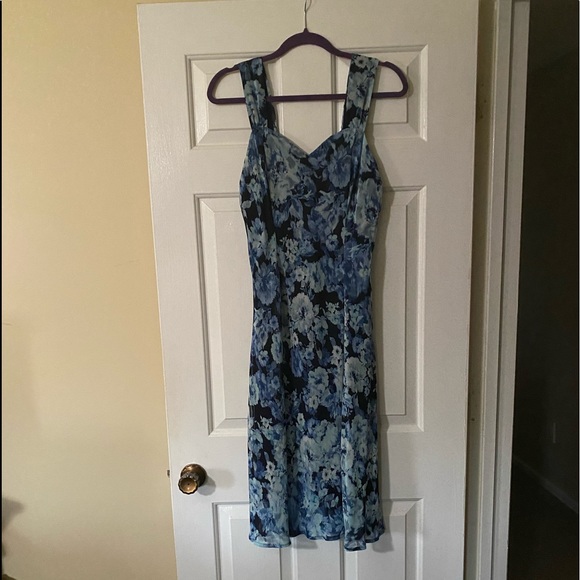 Dress - Picture 2 of 4